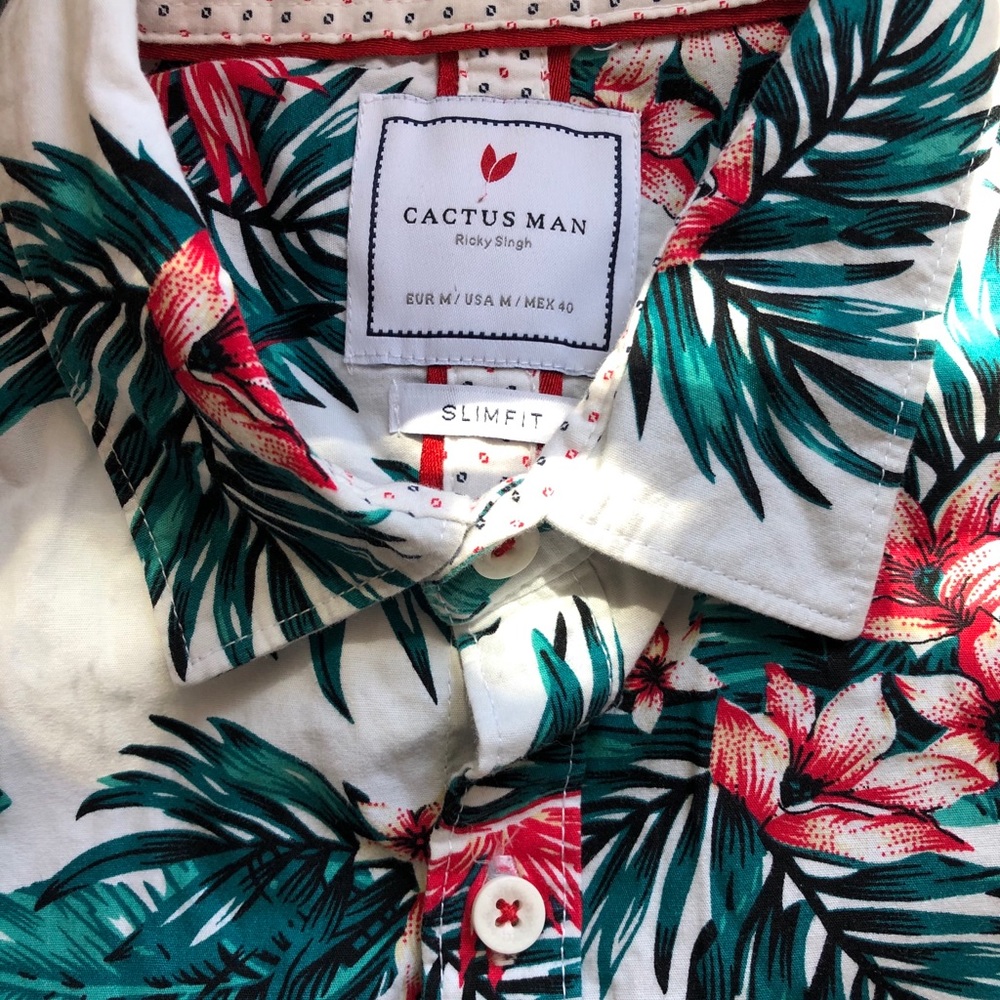 Like new button up men shirt. Slim fit medium.